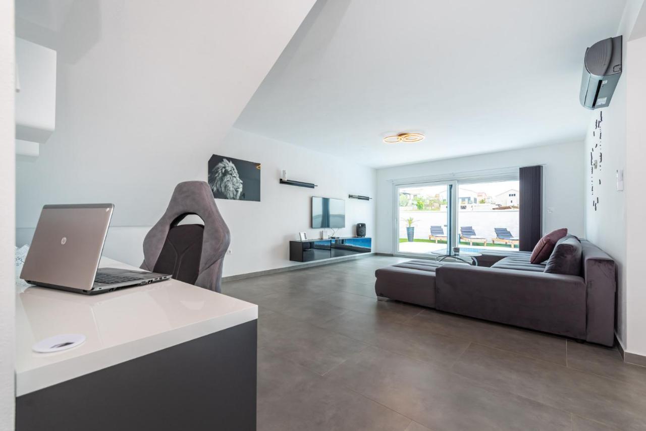 Luxury Villa Noemi Ražanac 외부 사진