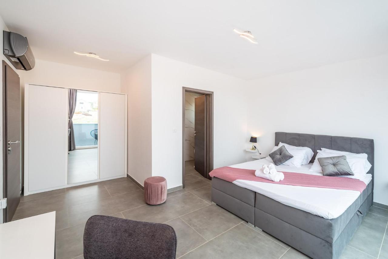 Luxury Villa Noemi Ražanac 외부 사진